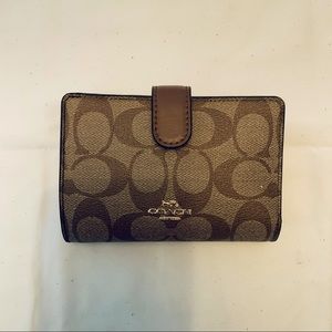 Medium COACH Corner Zip Wallet in Signature Canvas